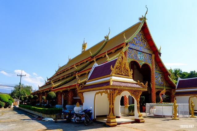 Payao Buddha Sitting on Ground