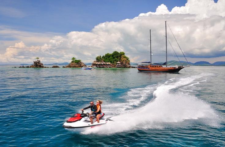 Water Skiing in Phuket