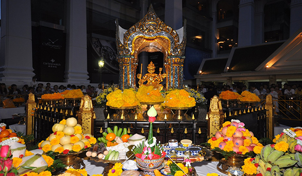 Erawan Shrine, Pathumwan junction